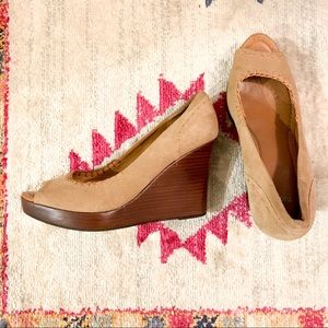 Nicole tan suede wedges w/ leather stitch | 9.5